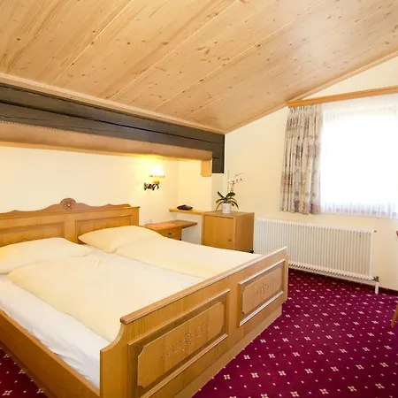 ホテル Garni Hochwurzen 3*