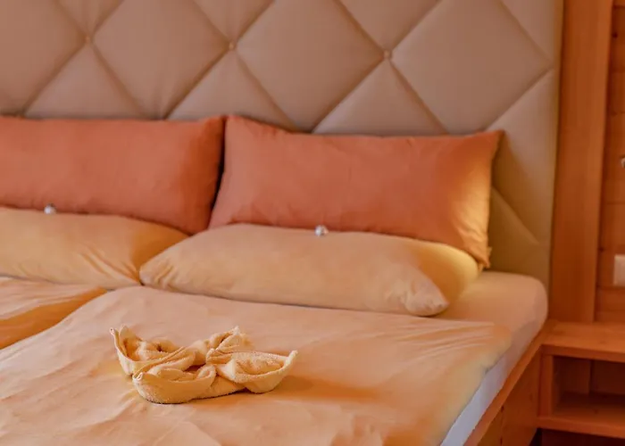 Garni Hochwurzen سخلادميخ