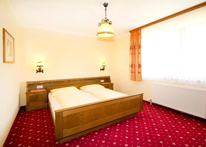 فندق Garni Hochwurzen 3*