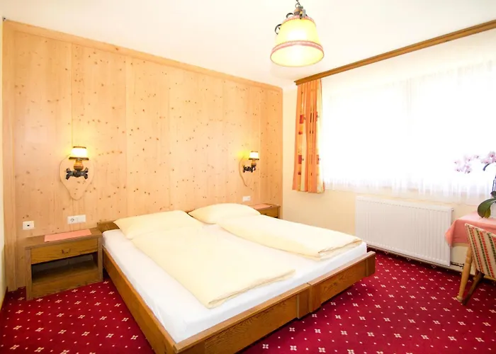 Garni Hochwurzen سخلادميخ