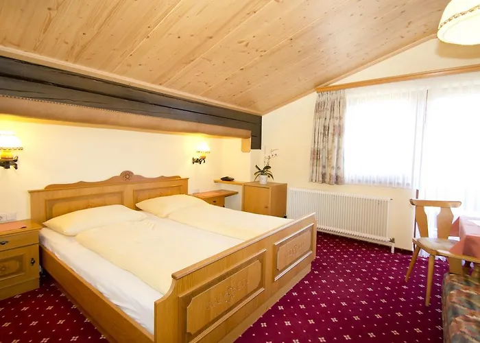 فندق Garni Hochwurzen 3*